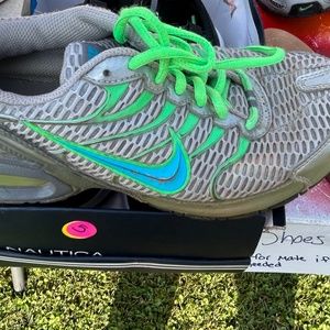 Women’s Nike torch 4